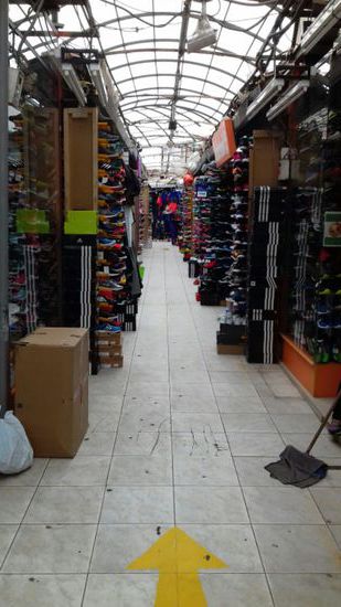 ... und jede Menge Schuhe.