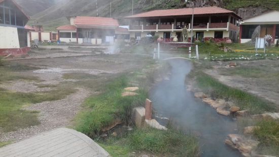 Warme Quellen gibt es überall. Ein Zeichen, daß der Untergrund vulkanisch sehr aktiv ist.