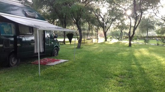 Nachdem wir die überflutete Stadt verlassen haben, finden wir diesen schönen ruhigen Platz.