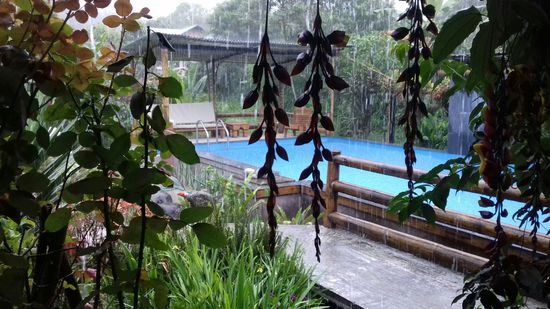 ... mit  Pool, allerdings ist es zu kalt zum Baden.