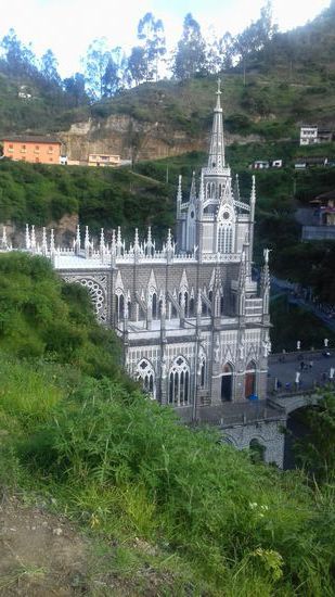 ... im neugotischen Stil. Bauzeit 1916 - 1949