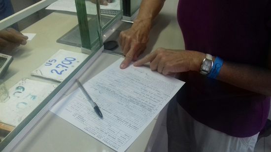 Zollerklärung und Unterschrift mit Fingerabdruck