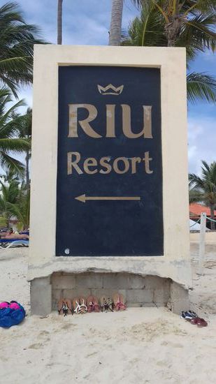 Nach 4 Tagen fahren wir mit dem Bus nach Punta Cana zu unserem 
Hotel für die nächsten 8 Tage.