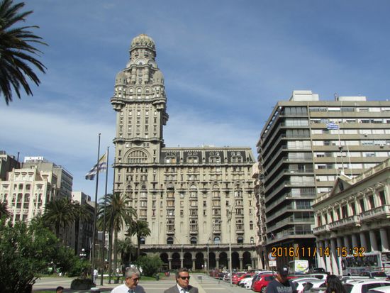 Palacio Salvo, 1928 erbaut, 105 m hoch.
Bis 1935 das höchste Bauwerk Südamerikas.