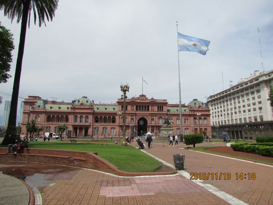 Sitz der Regierung "Casa Rosada" - jeden Sonntag kann man das Gebäude besichtigen.