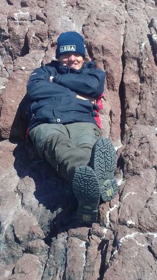 Während Doris nicht genug kriegen kann , genieße ich die Sonne. Es ist schweinekalt und windig.