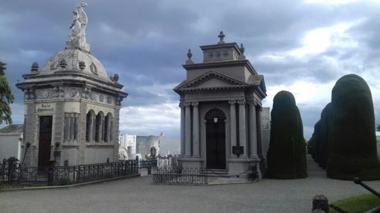 Solche Mausoleen bauten die Reichen ihren Toten.