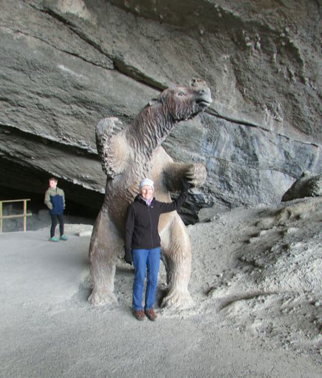 Am Eingang der Höhle, in der das Fell des Faultieres gefunden wurde, steht diese Nachbildung.
