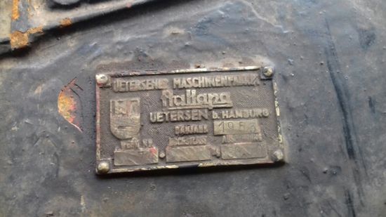 Sieht gar nicht so alt aus.
Baujahr 1953 in Uetersen.