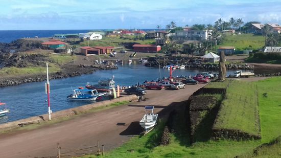 Industriehafen der Osterinsel, wie hier allerdings die vielen Autos angelandet werden, haben wir nicht gesehen.
