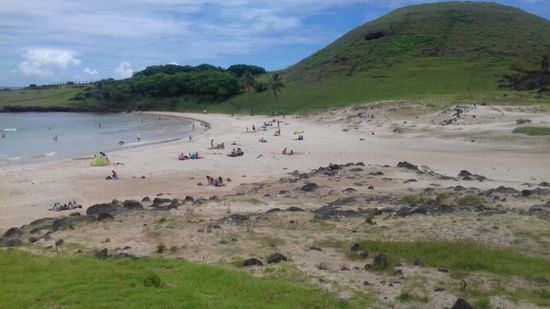 Anakena - der einzige Strand auf der Südsee-Insel. Hier durfte früher nur der König wohnen.
