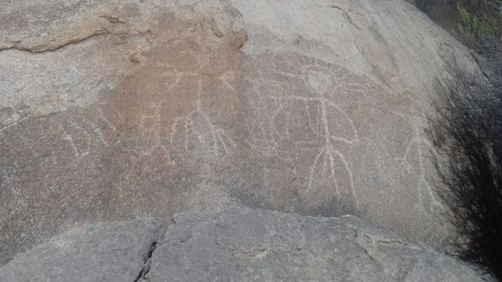 ... Steingravuren zu bewundern ...