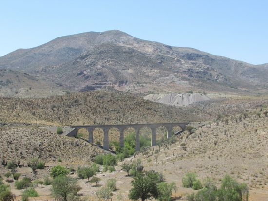 Anfang des letzten Jahrhunderts wurden viele Eisenbahnlinien in Chile gebaut, die aber heute fast alle stillgelegt sind.
