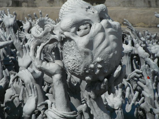 rechts der Brücke zum Wat ! ? !