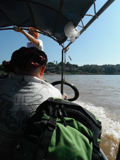 im Boot Richtung Laos - ein bissal Tiefgang ?