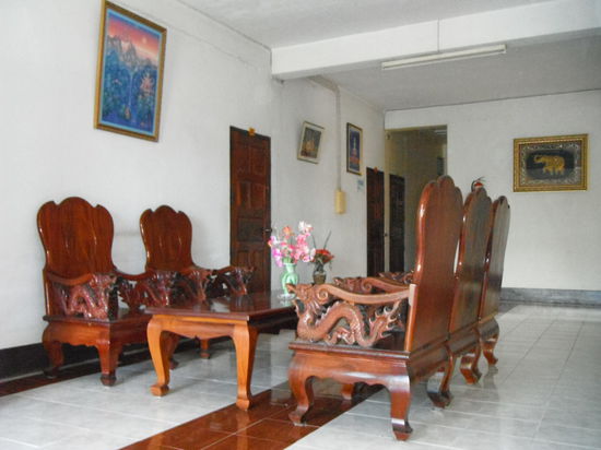 vor den Zimmern im Hotel