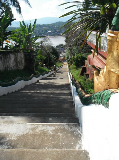 Die Treppe zum Wat ! Viele, viele Steps, doch das ist nur der Anfang meiner Step Phobie !