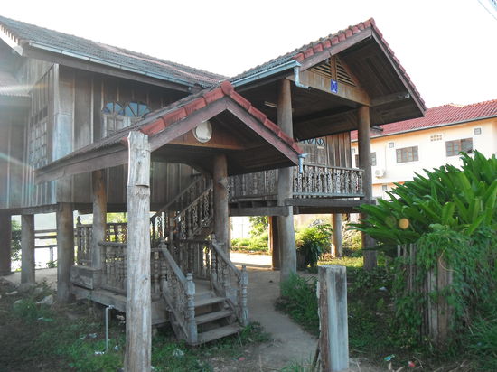 Die kleine blaue Fahne erweckt unser Interresse ! ?