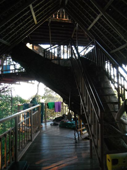 Blick durchs Haus, zu den oberen Etagen