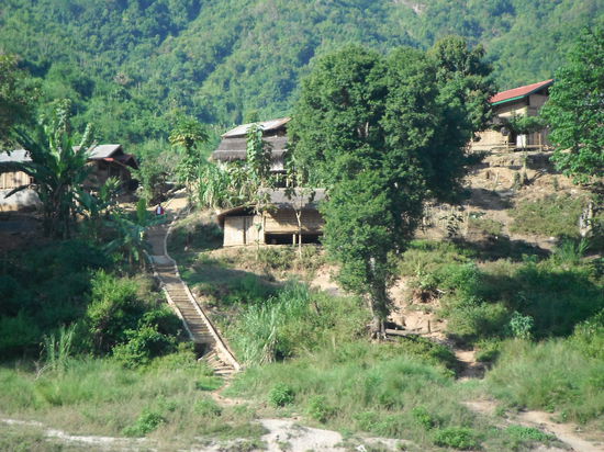 eine Siedlung am Mekongufer