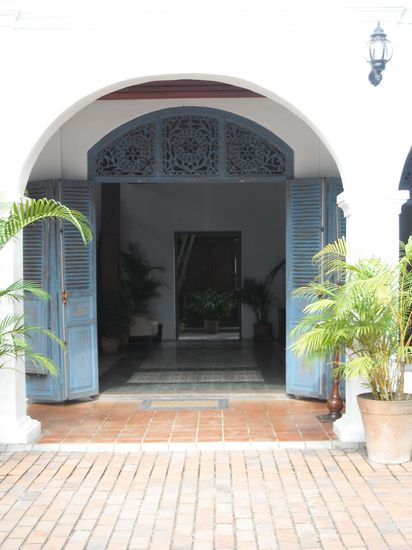 ein original Holzportal