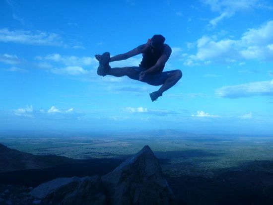 Deniz macht noch ein paar Aufwärmübungen