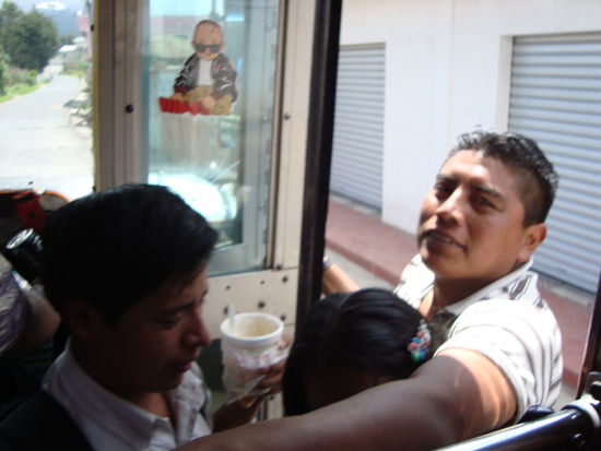 die Hälfte hängt raus