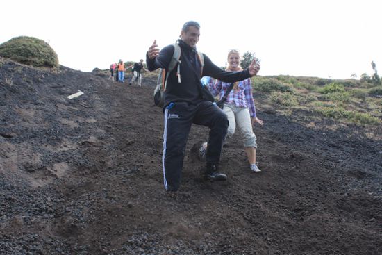 Nach unten ging's im Steilgalopp. Das nennt man hier in Guatemala Skifahren (Volcano-skiing)
