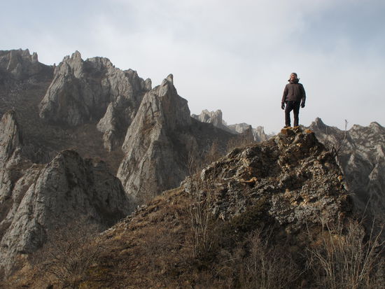 am Ende der Wanderung einen Huegel bestiegen