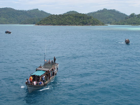 in Letung kommen noch mehr Leute an Board