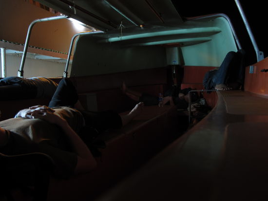 schlafen im Rettungsboot (ich liege gleich links)