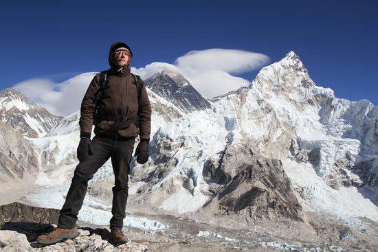 von links nach rechts: Ich (1,84m), Mount Everest (8848m) und der Nuptse (7745m)