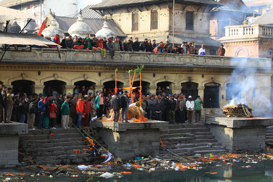Kathmandu - Pashupatinath, Leichenfeuer (1)