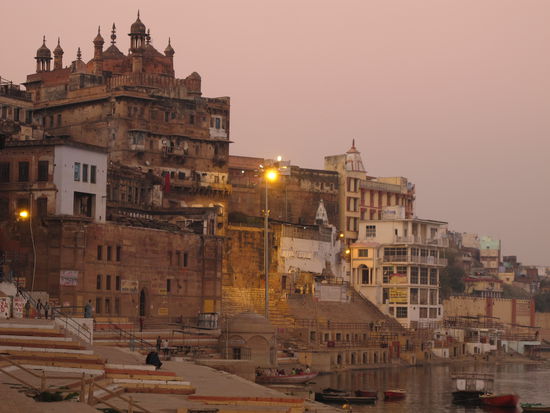 Varanasi - abends am Ganges