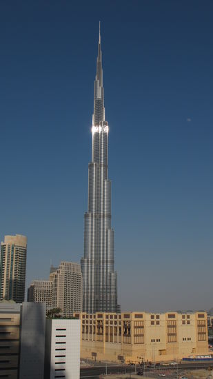 Burj Khalifa (830m)