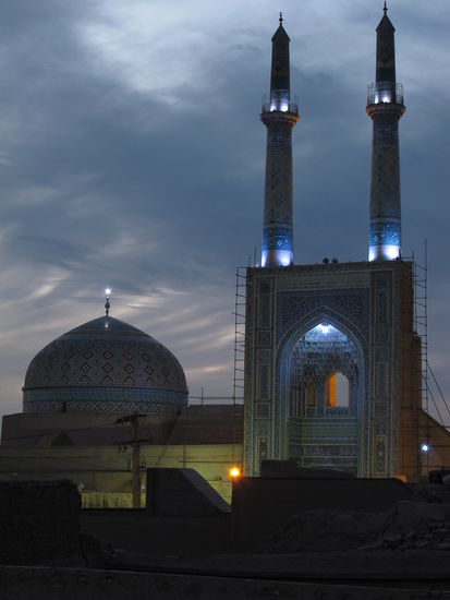 Moschee in Yazd nach Sonnenuntergang