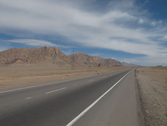 on the road again... diesmal von Yazd in die Wueste
