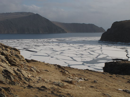 Eisschollen im Baikal