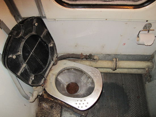 Toilette im Schlafwagon der 3. Klasse, die ich 7 Tage lang benutzen durfte.