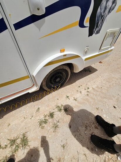 Aufpumpen mit dem auch vorhandenen Kompressor hat nicht weitergeholfen. der Kompressor wurde heiß und schafft die geforderten 3,5 atü nicht, außerdem sinkt der Druck anschließend gleich wieder ab.