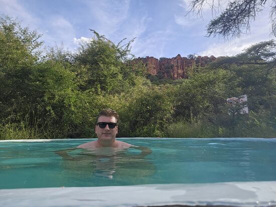 Gut, das einem hier das Wasser bis zum Hals stehen kann, allerdings nur in Hockstellung !