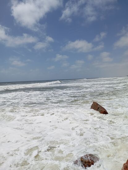 So läßt es sich aushalten, aber die Badehose lasse ich lieber verpackt, Wassertemperatur 16 Grad!  Das Thermometer am Lenker des Fahrrads zeigt 44 Grad!