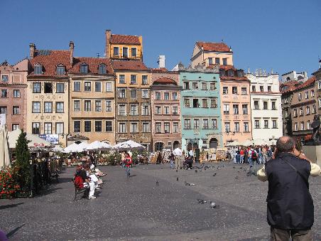 Der Ring in der Altstadt ist komplett im alten Stil wieder hergestellt, ein Meisterwerk polnischer Restauratoren