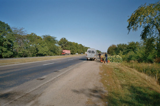 800 km liegen vor uns.
Melonenverkauf frisch vom Feld