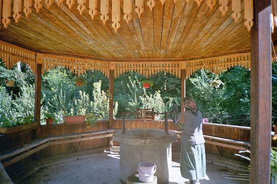 Am Klosterbrunnen in Cornu Lunci