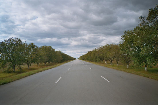 Leerer und gerader kann eine Straße nicht sein. Aber Vorsicht: Tempolimit 70 !