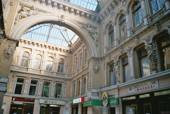 Die erste Einkaufspassage, die überdacht wurde, Odessa 1886