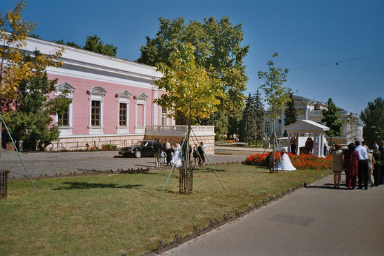Hochzeitsfotos vor dem Museum der Schwarzmeerflotte