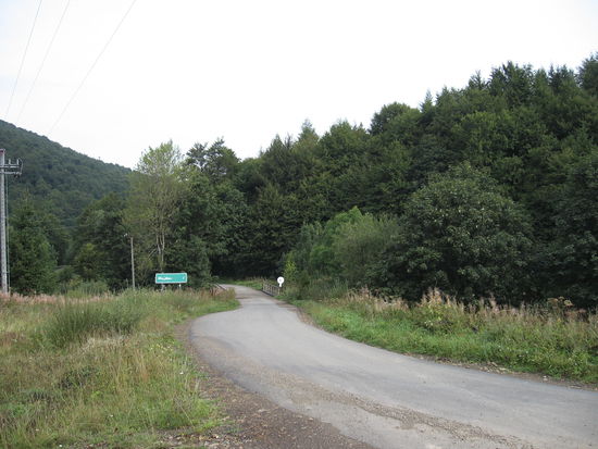 Immer schmaler wird die Straße, je näher man der Grenze zur Slowakei kommt