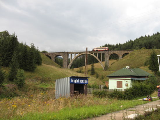 Die Bahn macht im Tunnel eine Schleife, so dass ich nach dem Aussteigen meinen Zug noch knipsen kann